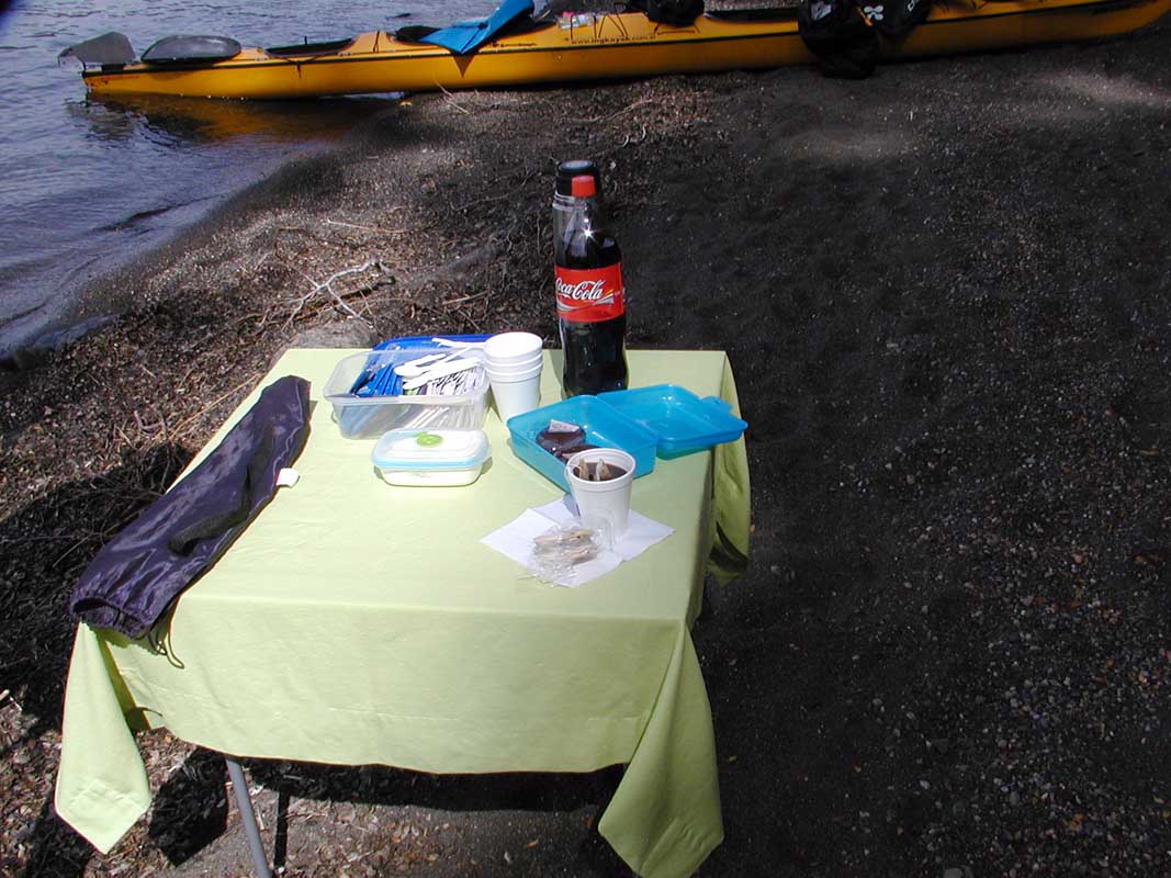 163 Nahuel Huapi Kayak Snack P1010086